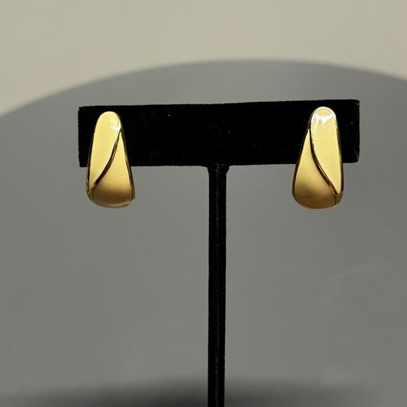 Crown Trifari Clip On Earrings Cream Enamel Gold Tone Abstract Swirl VTG Signed - Picture 9 of 10